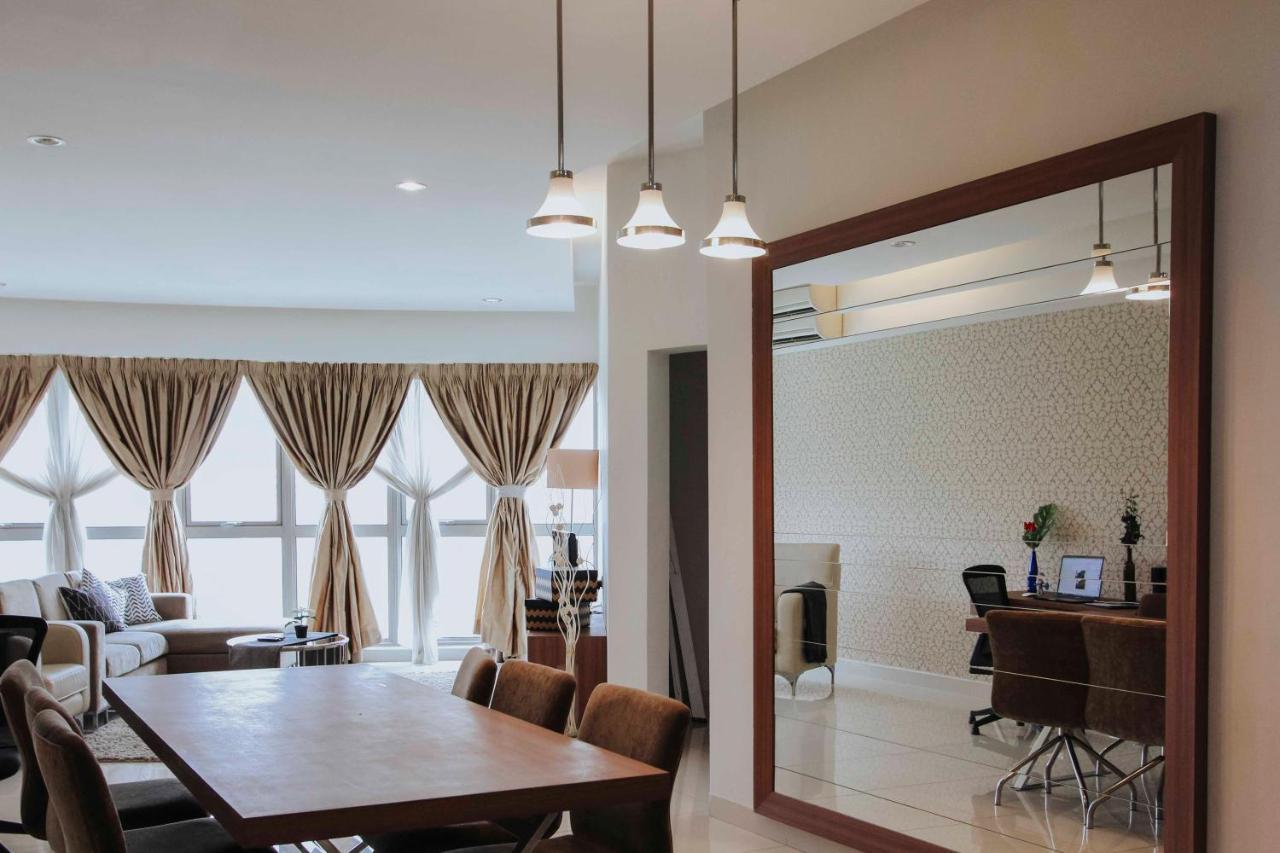 Regalia Residence The Sky Pool Suite Kuala Lumpur Bagian luar foto